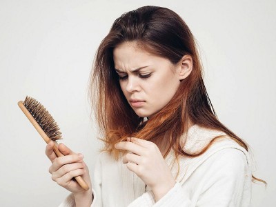 Kadınlarda Saç Dökülmesi Tipleri Nelerdir? Nasıl Olur?