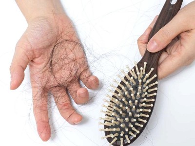Saç Dökülmesinin En Büyük Sebebi ve Çaresi Nedir?